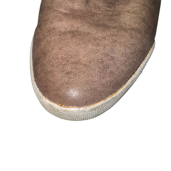 Frye Melanie T Strap Camel Gray Buffed Nubuck Leather Flat, Size 7.5 - Picture 7 of 11